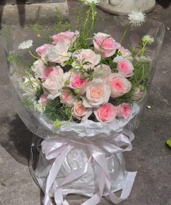 Bó hoa hồng giấy bóng kính tone hồng