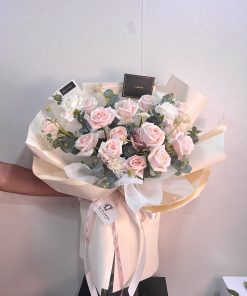 Bó hoa hồng kem dâu quyến rũ