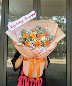 Bó hoa hồng tone cam rực rỡ – Quà tặng đồng nghiệp ý nghĩa thay lời chúc may mắn & thành công