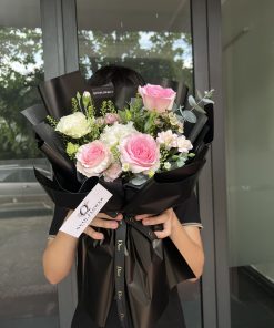 Bó hoa tươi lãng mạn Lạc Thần hồng pastel mix Cát Tường và Cỏ Đồng Tiền tại Qflower HCM