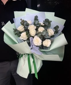 Bó hoa hồng trắng giá rẻ TP.HCM tại Qflower – shop hoa tươi giá rẻ TP.HCM. Thích hợp làm hoa tặng người yêu, hoa sinh nhật, hay gửi tặng dịp đặc biệt với giá ưu đãi, giao nhanh tận nơi HCM.