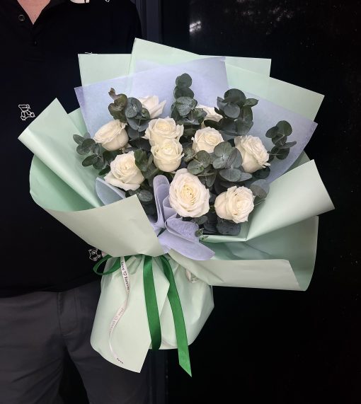 Bó hoa hồng trắng giá rẻ TP.HCM tại Qflower – shop hoa tươi giá rẻ TP.HCM. Thích hợp làm hoa tặng người yêu, hoa sinh nhật, hay gửi tặng dịp đặc biệt với giá ưu đãi, giao nhanh tận nơi HCM.