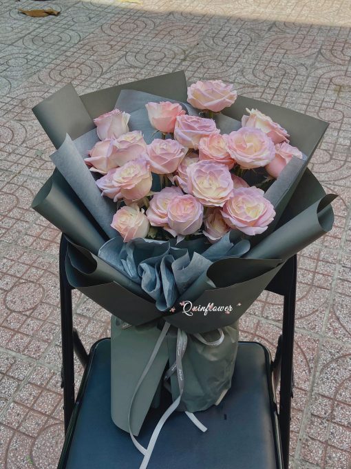 Bó Hoa Tím Chiều Vũ Trụ – Hoa Hồng Tím Pastel Giá Rẻ Sang Trọng | Qflower TP.HCM