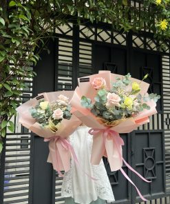 Bó Hoa Hồng Ánh Sớm – Sắc Hồng Tinh Khôi | Shop hoa tươi giá tốt Qflower – bó hoa tươi đẹp giá rẻ TP.HCM, tone pastel nhẹ nhàng, tặng sinh nhật – người yêu sang trọng, tinh tế.