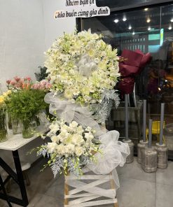 Đặt vòng hoa tang viếng chia buồn “An Lạc” trang trọng, biểu hiện lòng thành kính. Giao nhanh trong 60 phút tại Phú Nhuận & toàn TP.HCM, miễn phí thiết kế ribbon.